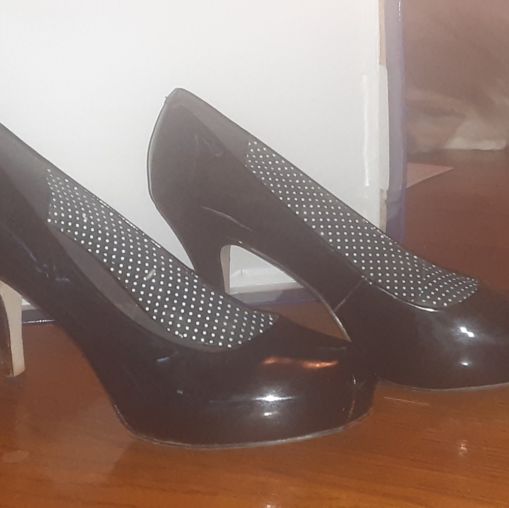 Shoes - Picture 4 of 6